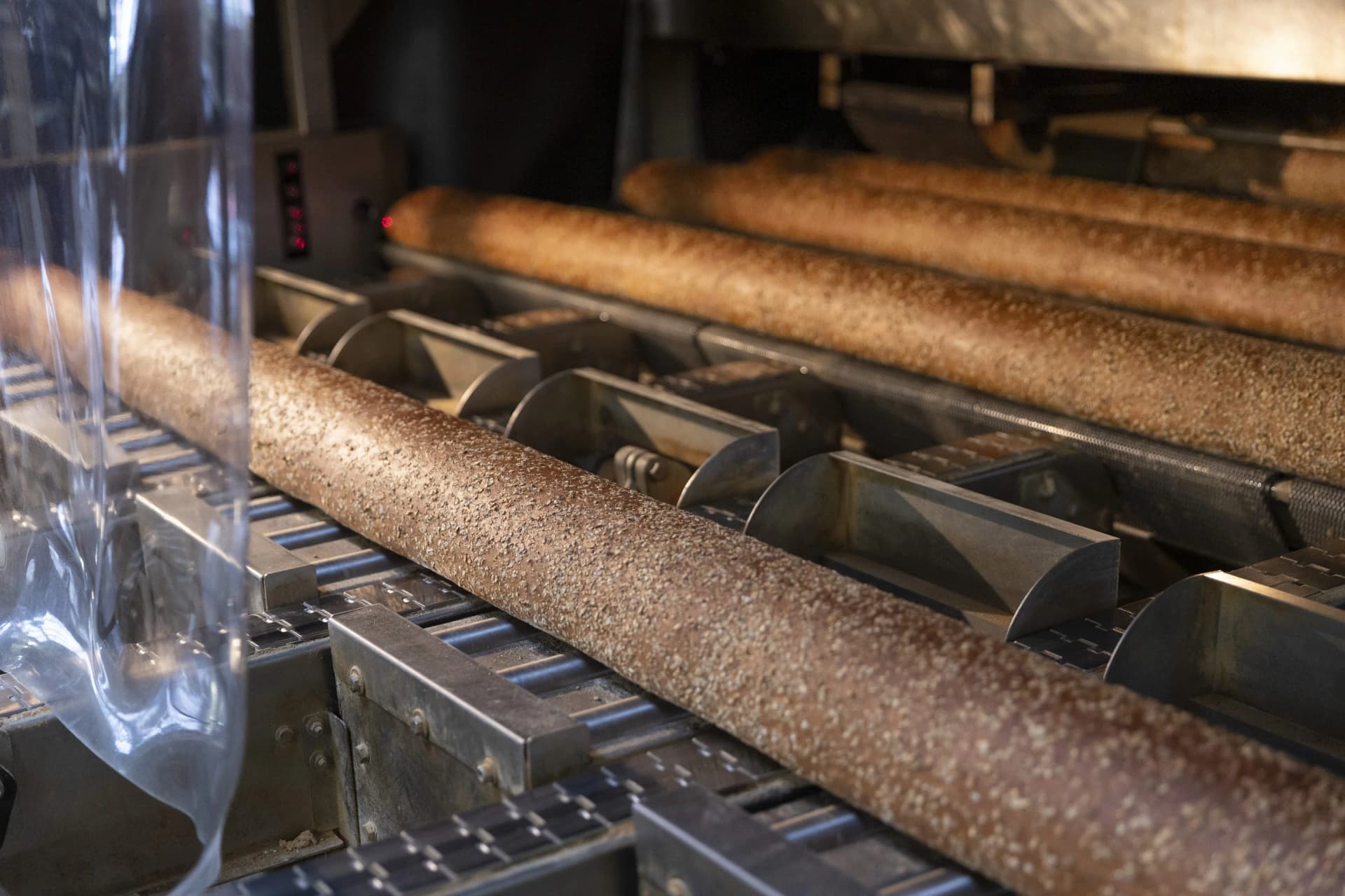 brot-produktion-01-pressefoto_c_harry-brot-gmbh-scaled.webp