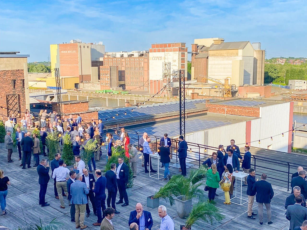 Die Dachterrasse des Veranstaltungscenters mit Blick auf die Ceres Mühle